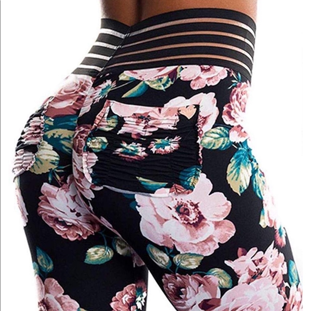 Cute booty lounge floral  leggings size small NWT
